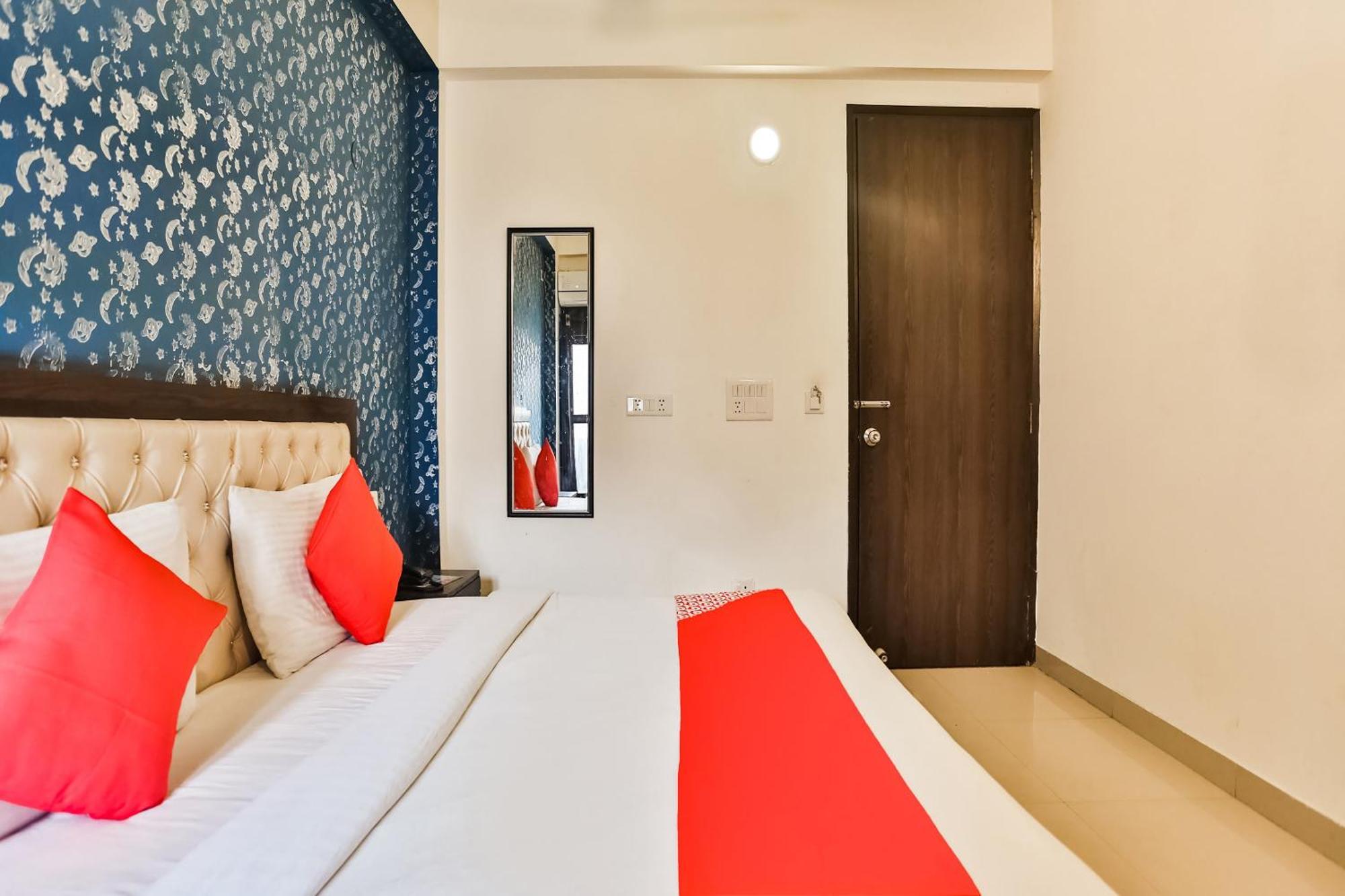Hotel O Amenda International New Delhi Exterior photo