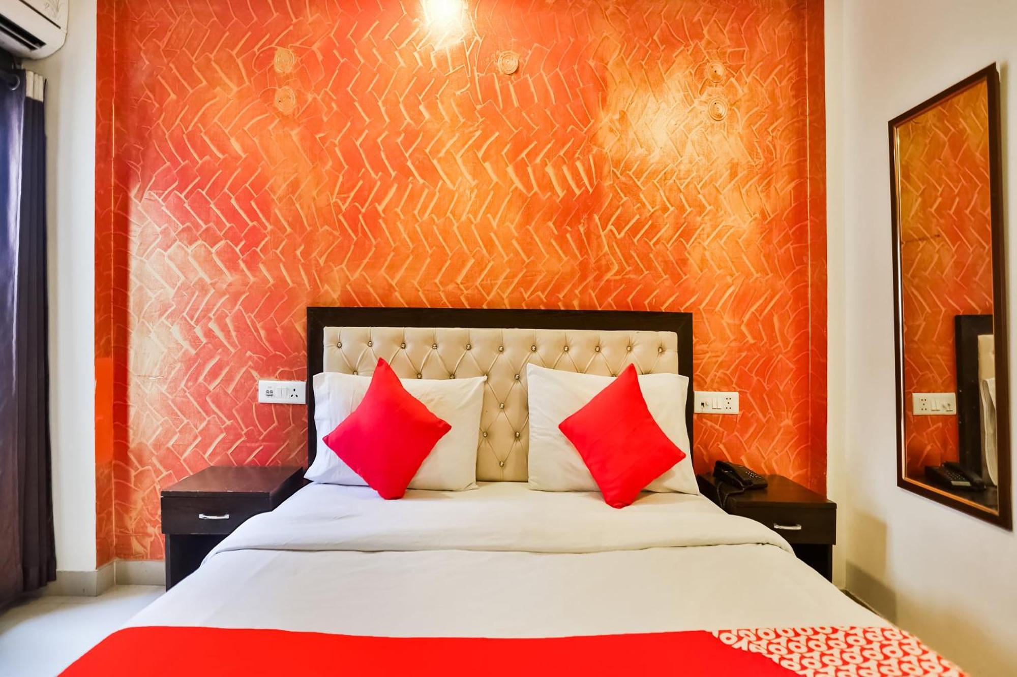 Hotel O Amenda International New Delhi Exterior photo