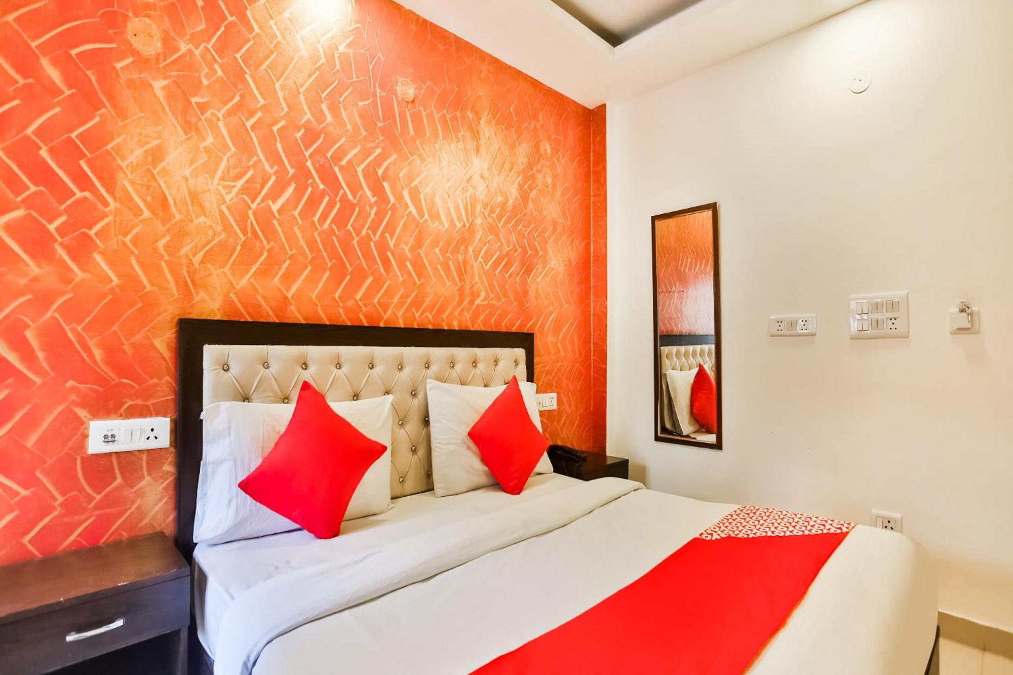 Hotel O Amenda International New Delhi Exterior photo