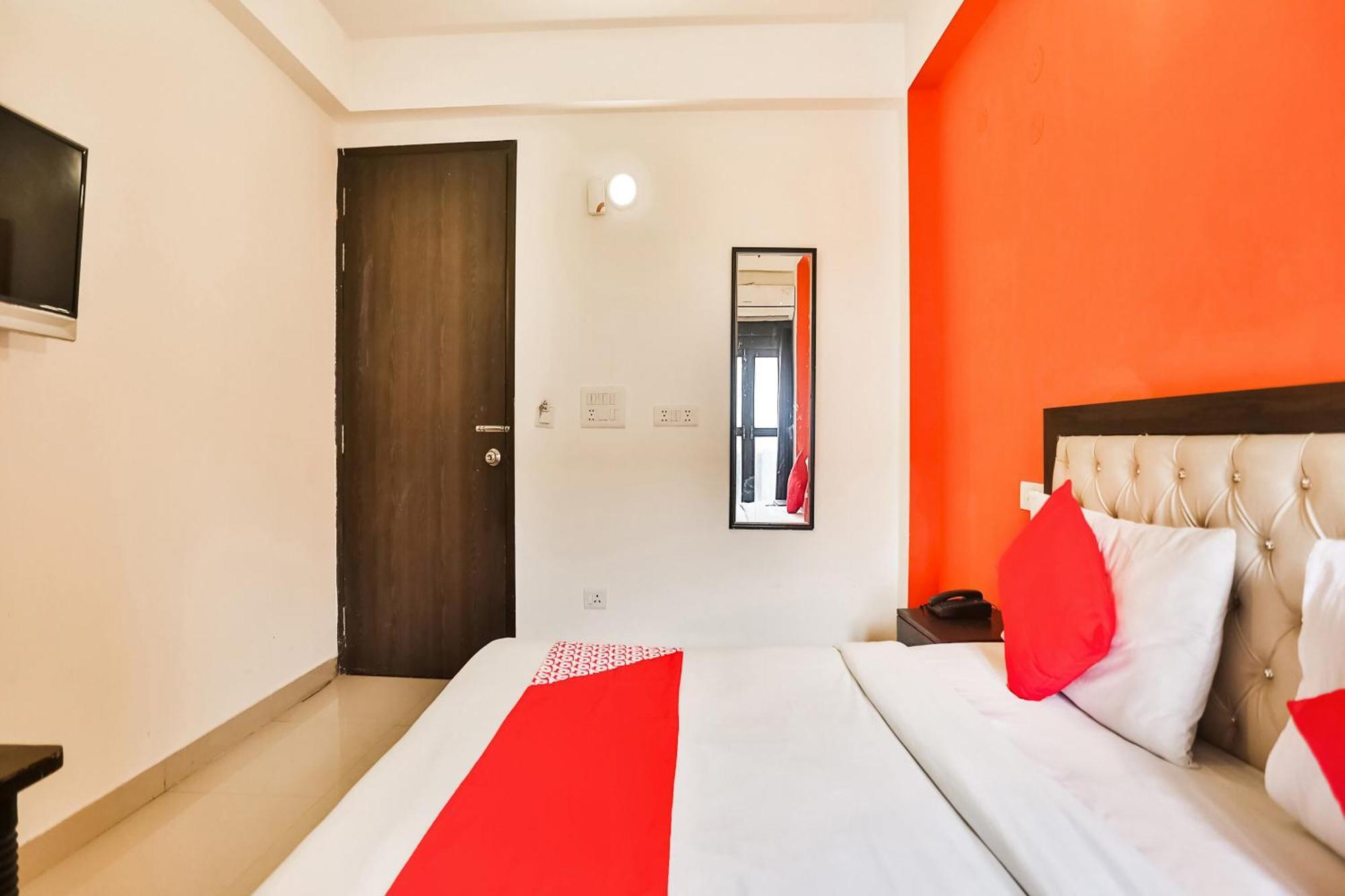 Hotel O Amenda International New Delhi Exterior photo