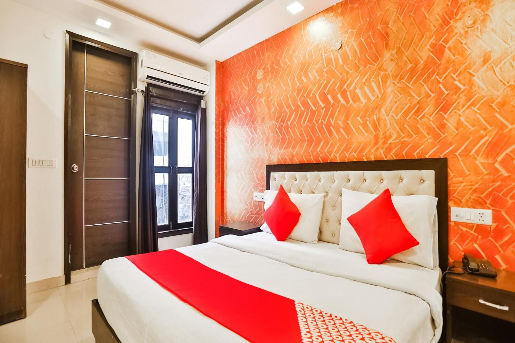 Hotel O Amenda International New Delhi Exterior photo